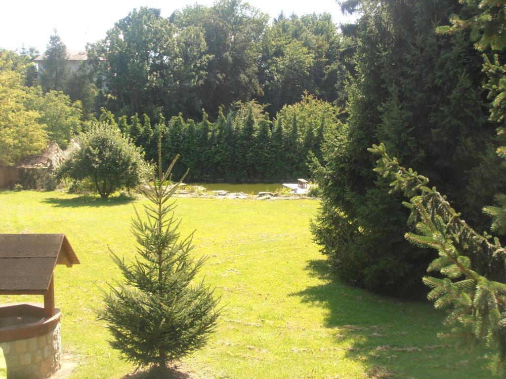 红色旅游公寓酒店 Dvůr Králové nad Labem 外观 照片